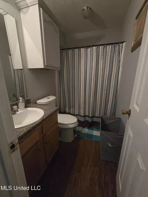 Bath - 212 Callaway Cir, Byram, MS 39272 photo 1 of 3