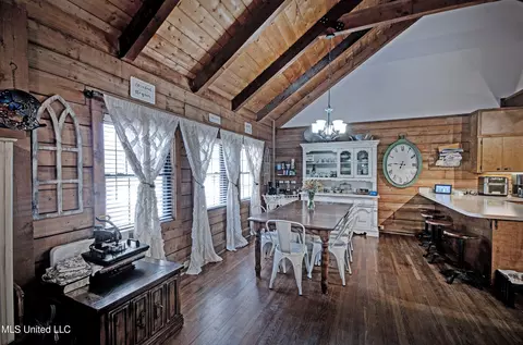 Dining - 407 Warwick Rd, Clinton, MS 39056 photo 1 of 2
