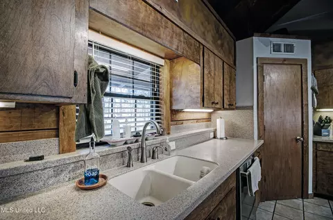 Kitchen - 407 Warwick Rd, Clinton, MS 39056 photo 3 of 4