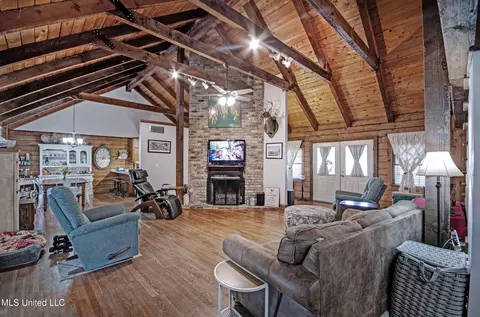 Living - 407 Warwick Rd, Clinton, MS 39056 photo 2 of 3