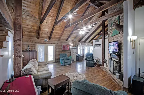 Living - 407 Warwick Rd, Clinton, MS 39056 photo 1 of 3