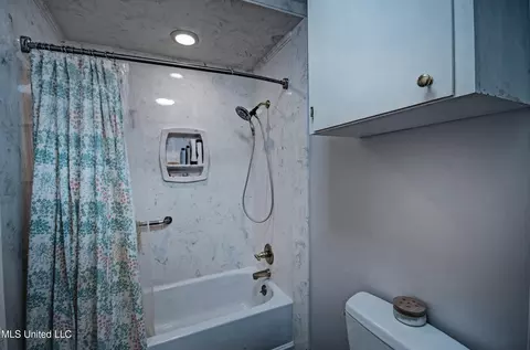 Bath - 407 Warwick Rd, Clinton, MS 39056 photo 5 of 5
