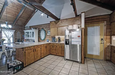 Kitchen - 407 Warwick Rd, Clinton, MS 39056 photo 4 of 4