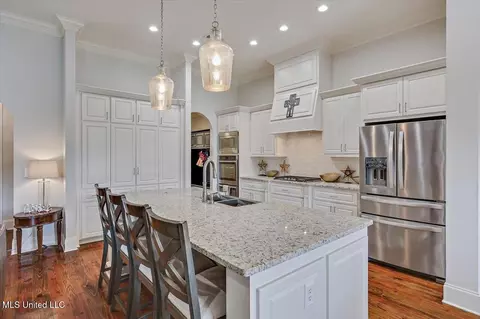Kitchen - 140 Glenwild Trl, Canton, MS 39046 photo 2 of 5