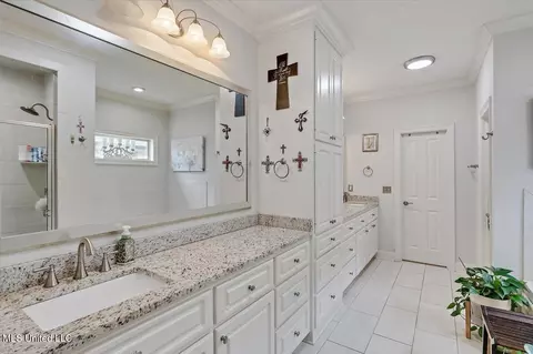 Bath - 140 Glenwild Trl, Canton, MS 39046 photo 1 of 6