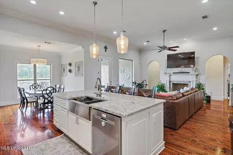 Kitchen - 140 Glenwild Trl, Canton, MS 39046 photo 4 of 5