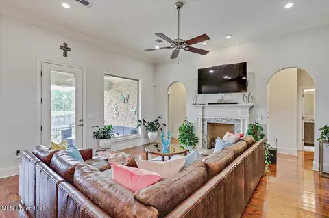 Living - 140 Glenwild Trl, Canton, MS 39046 photo 1 of 3