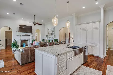 Kitchen - 140 Glenwild Trl, Canton, MS 39046 photo 3 of 5