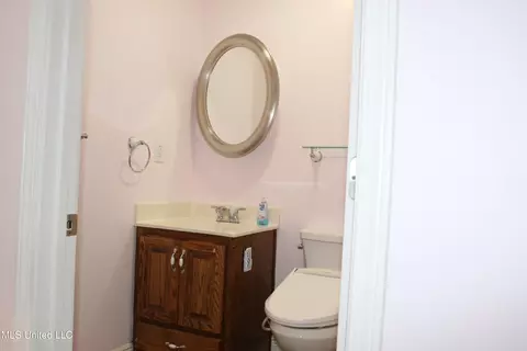Bath - 4444 Christopher St, Moss Point, MS 39563 photo 2 of 4