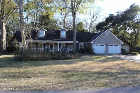 4444 Christopher St, Moss Point, MS 39563