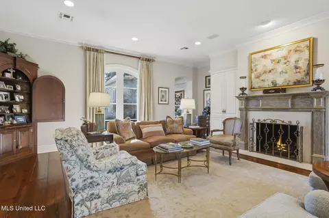 Living - 114 Meadowbrook N, Jackson, MS 39211 photo 3 of 5