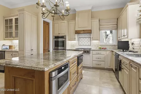 Kitchen - 114 Meadowbrook N, Jackson, MS 39211 photo 4 of 8