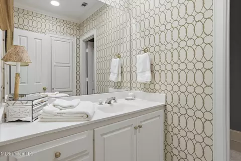 Bath - 114 Meadowbrook N, Jackson, MS 39211 photo 4 of 4