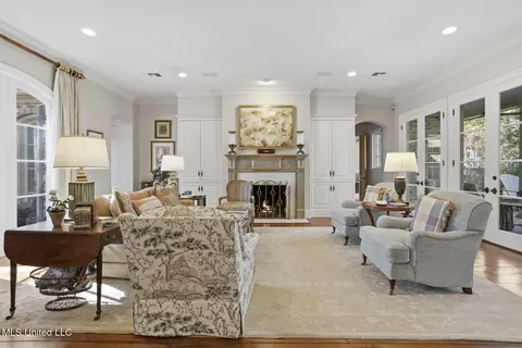 Living - 114 Meadowbrook N, Jackson, MS 39211 photo 1 of 5