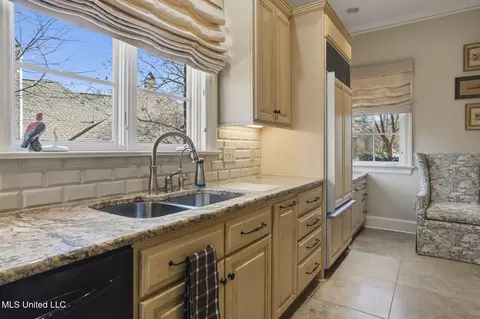 Kitchen - 114 Meadowbrook N, Jackson, MS 39211 photo 7 of 8