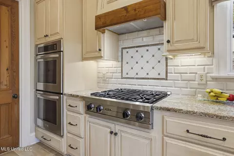 Kitchen - 114 Meadowbrook N, Jackson, MS 39211 photo 6 of 8