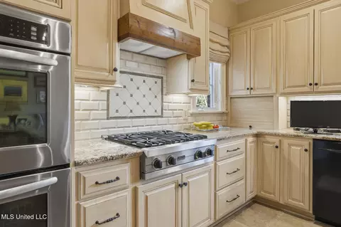 Kitchen - 114 Meadowbrook N, Jackson, MS 39211 photo 5 of 8