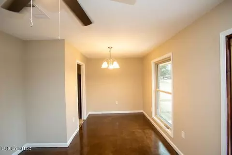 Dining - 3725 Thomas Jefferson Rd, Jackson, MS 39213 photo 1 of 1