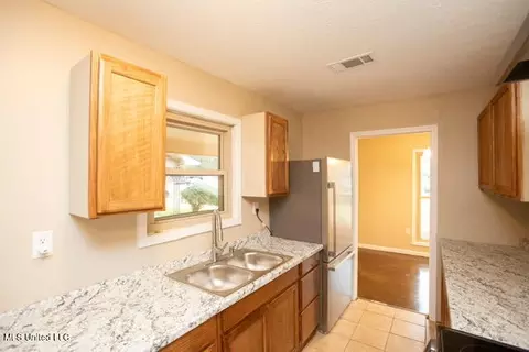 Kitchen - 3725 Thomas Jefferson Rd, Jackson, MS 39213 photo 2 of 2
