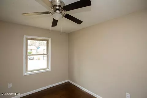 Bedroom - 3725 Thomas Jefferson Rd, Jackson, MS 39213 photo 2 of 3