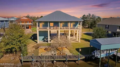123 Helen Dr, Bay Saint Louis, MS 39520