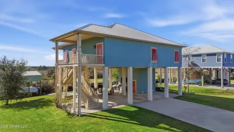 123 Helen Dr, Bay Saint Louis, MS 39520
