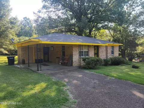 1933 NE Hammond Hill Rd, Senatobia, MS 38668