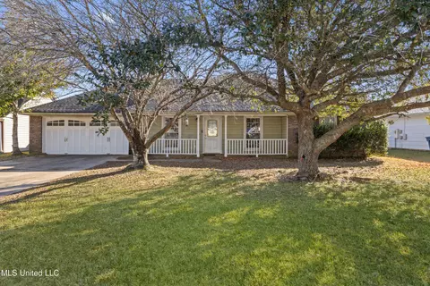 11536 Bayou Pl, Ocean Springs, MS 39564