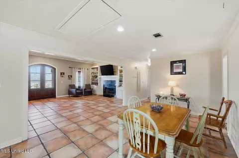 Dining - 111 Corley Cir, Brandon, MS 39042 photo 1 of 2