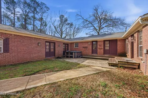 Exterior - 111 Corley Cir, Brandon, MS 39042 photo 7 of 8