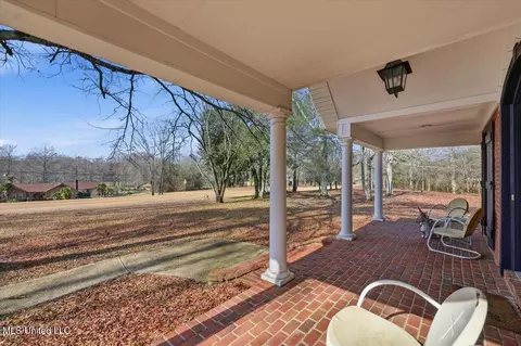 Exterior - 111 Corley Cir, Brandon, MS 39042 photo 2 of 8
