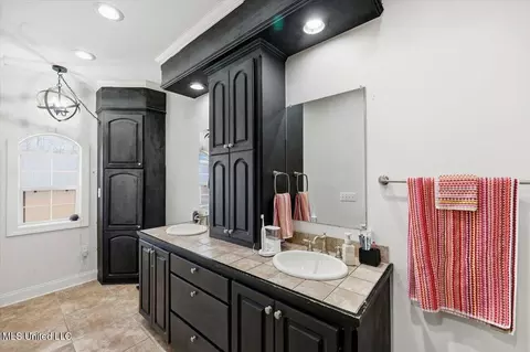 Bath - 111 Corley Cir, Brandon, MS 39042 photo 1 of 6