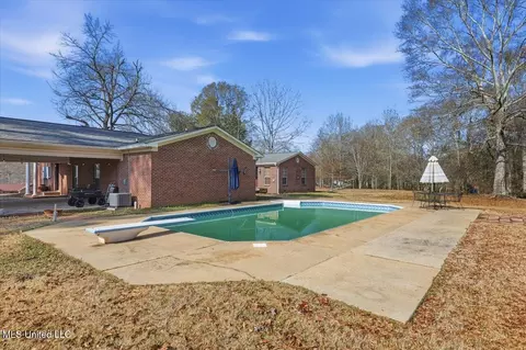 Exterior - 111 Corley Cir, Brandon, MS 39042 photo 4 of 8