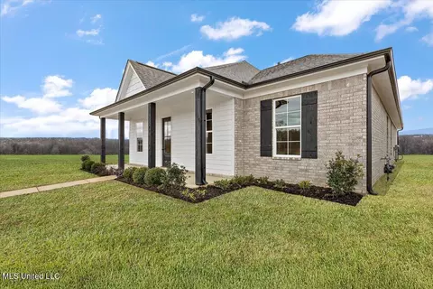 Exterior - 526 Bolivar Dr, Nesbit, MS 38651 photo 2 of 6