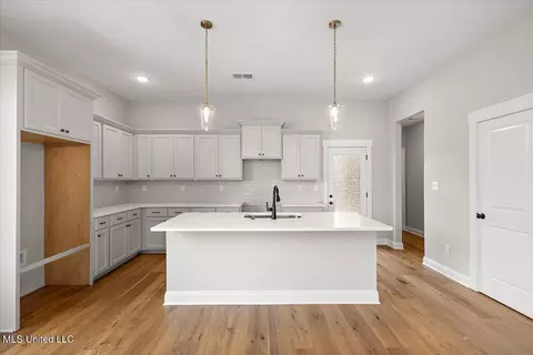 Kitchen - 526 Bolivar Dr, Nesbit, MS 38651 photo 1 of 2