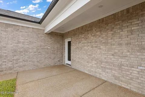 Exterior - 526 Bolivar Dr, Nesbit, MS 38651 photo 4 of 6
