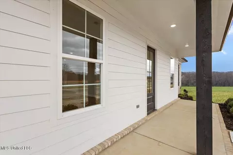 Exterior - 526 Bolivar Dr, Nesbit, MS 38651 photo 3 of 6
