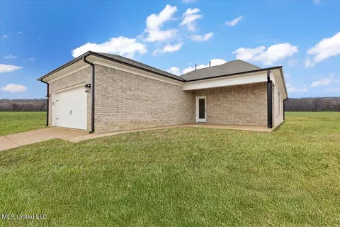Exterior - 526 Bolivar Dr, Nesbit, MS 38651 photo 5 of 6