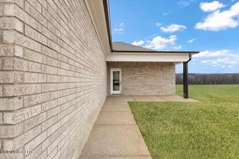 Exterior - 526 Bolivar Dr, Nesbit, MS 38651 photo 6 of 6