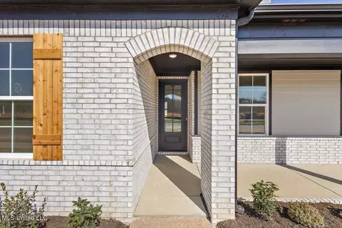 Entry Way - 514 Bolivar Dr, Nesbit, MS 38651 photo 1 of 4