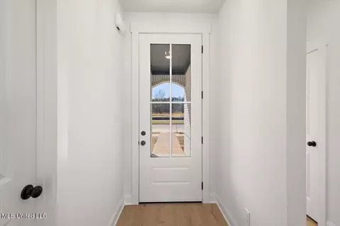 Entry Way - 514 Bolivar Dr, Nesbit, MS 38651 photo 2 of 4