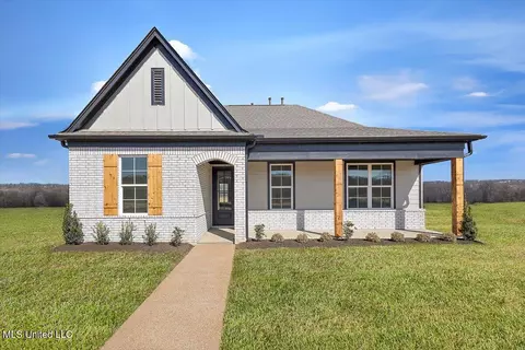 514 Bolivar Dr, Nesbit, MS 38651