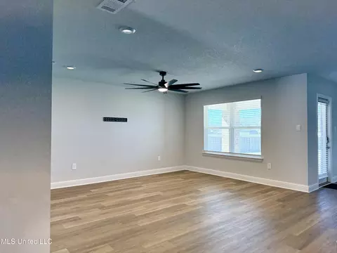 Living - 196 Mill Ct, Lucedale, MS 39452 photo 4 of 5