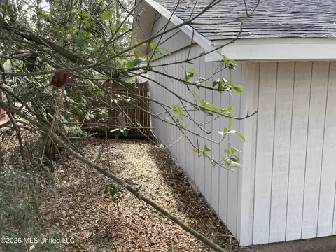 Exterior - 264 Shady Cir, Jackson, MS 39204 photo 3 of 4