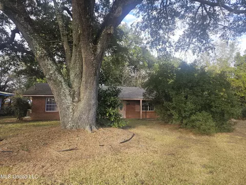 407 Dupont Ave, Pascagoula, MS 39567