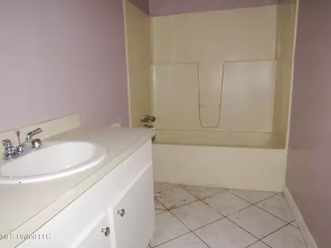 Bath - 475 Truslow Rd, Sarah, MS 38665 photo 3 of 3