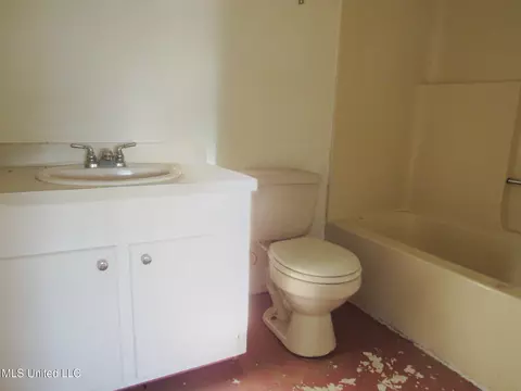 Bath - 475 Truslow Rd, Sarah, MS 38665 photo 1 of 3
