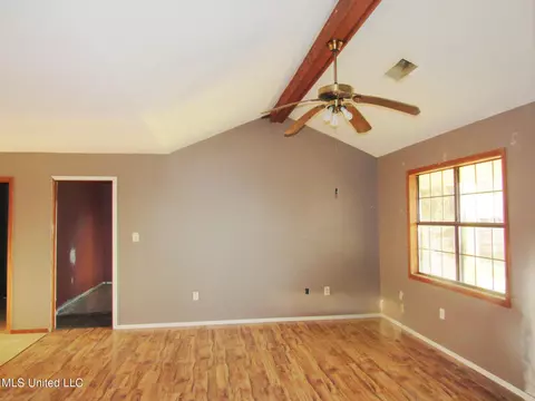 Living - 475 Truslow Rd, Sarah, MS 38665 photo 1 of 2
