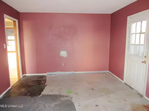 Living - 475 Truslow Rd, Sarah, MS 38665 photo 2 of 2
