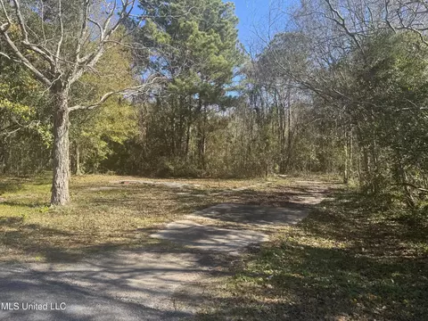 6004 Brittany Ave, Biloxi, MS 39532